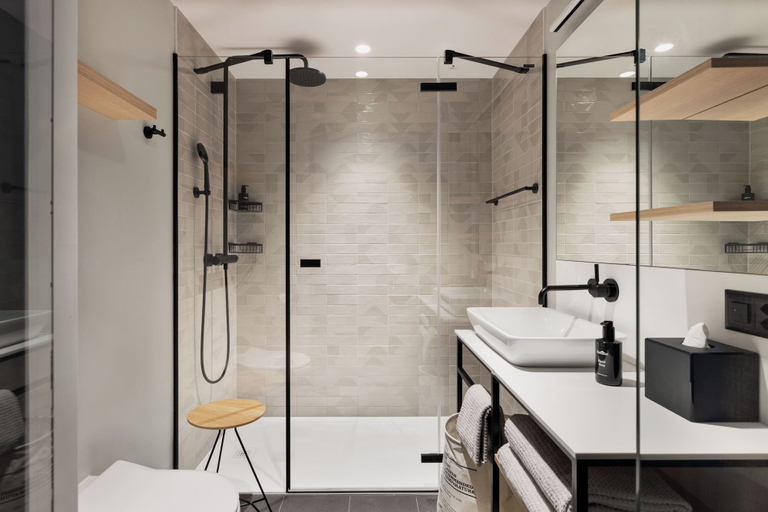 Bathroom 4, Stay KooooK Geneva City – Online Check In, Genève