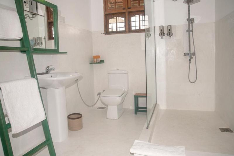 Bathroom 4, Dolce Casa, Thimbirigasyaya