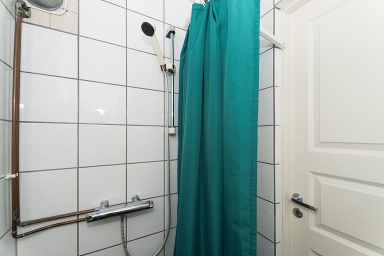 Bathroom 5, Wahlbrygga, Vågan