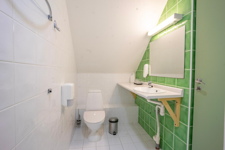 Bathroom 3, Kongo Hotel, Haapsalu