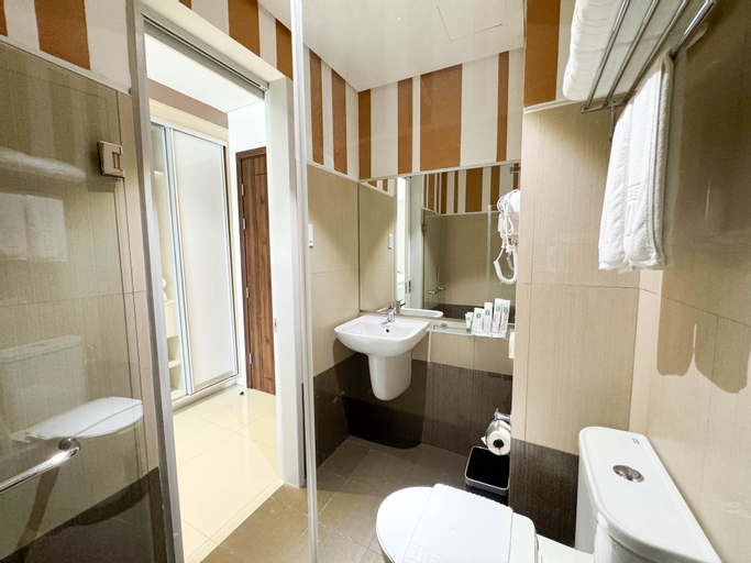 Bathroom 8