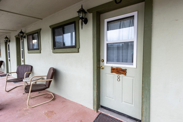 Others 4, Sagebrush Inn, Cochise