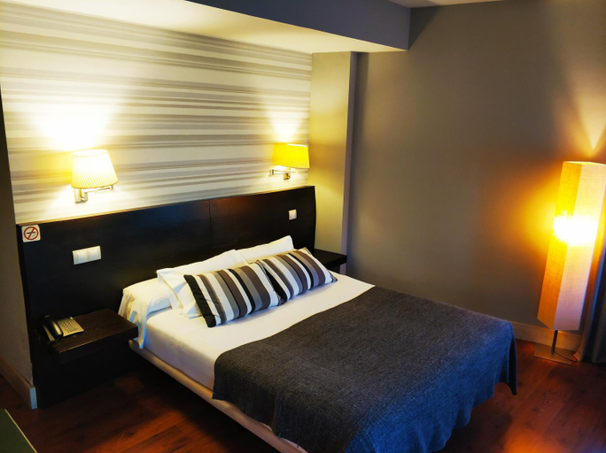 Bedroom 2, Hotel Puerta del Arco, Valladolid