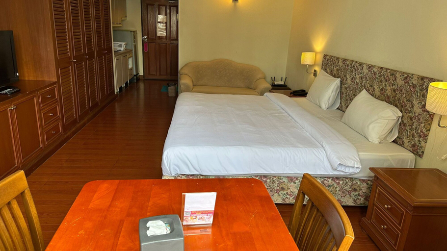 Bedroom 3, Direct Rooms at Omni Complex Nana, Khlong Toey