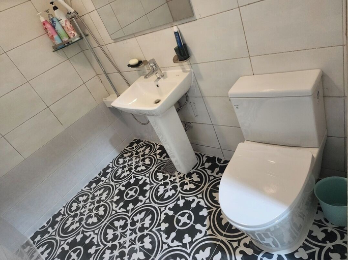 Bathroom 3, Zen Motel, Nonsan