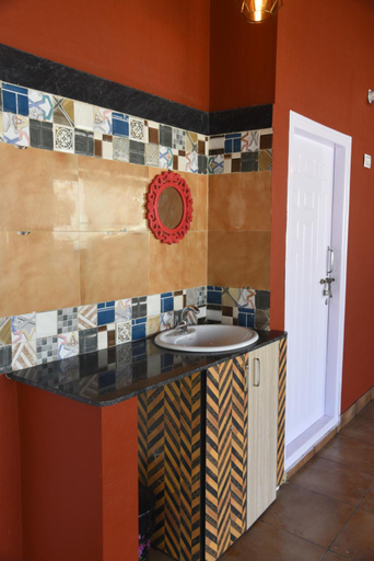 Bathroom, GUBBI GOODU INN HOMESTAY, Chikmagalur