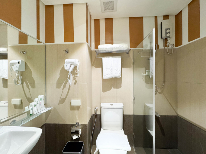 Bathroom 12