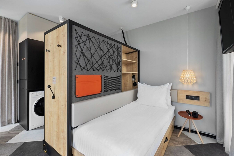 Bedroom 3, Stay KooooK Geneva City – Online Check In, Genève