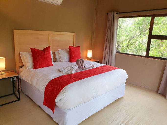 Bedroom, Kingfisher Creek Safari Lodge, Mopani