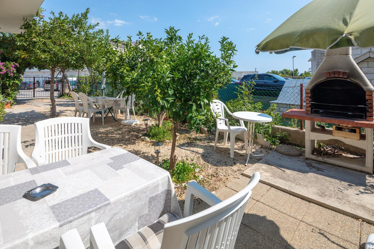 Others 5, Apartments near beach Babic, Split