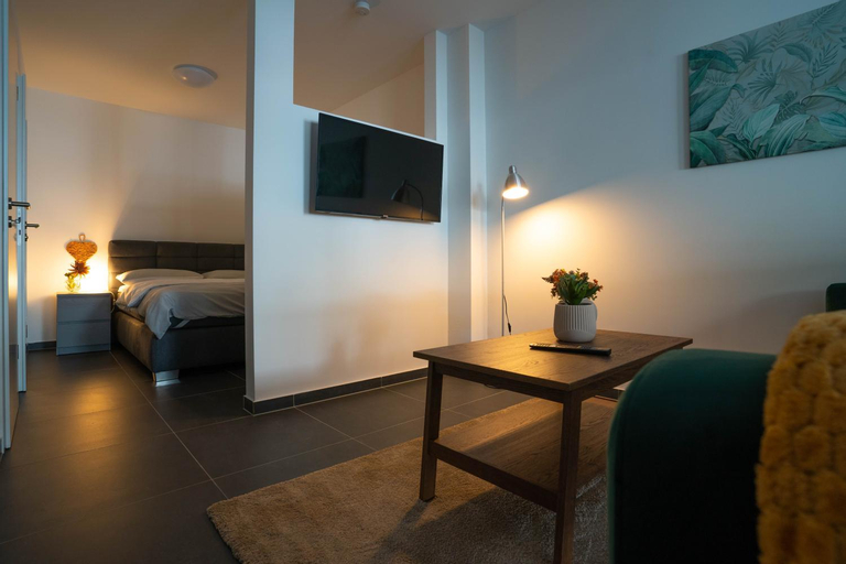 Bedroom 2, Modernes Ferienapartment: Komfort & Wohlfuhlen, Kassel