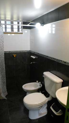 Bathroom 1, Cabana La Miranta, Calamuchita
