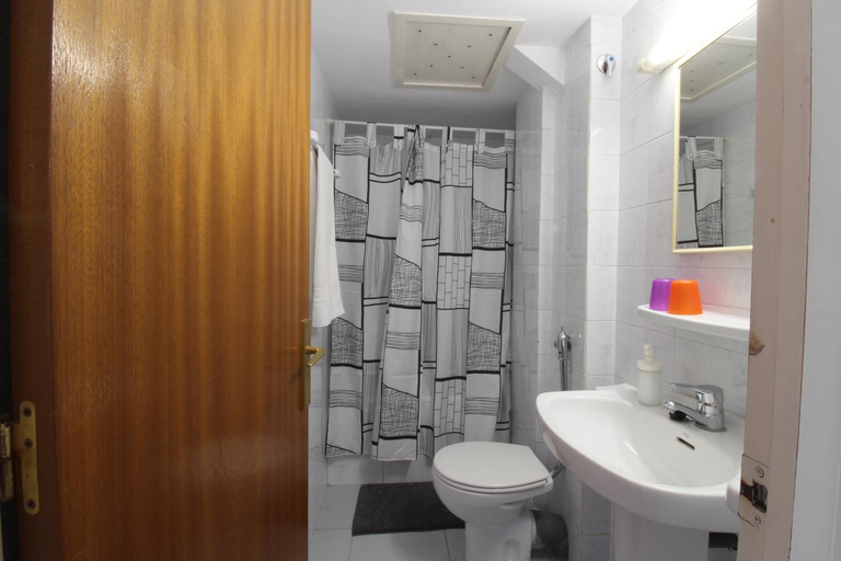 Bathroom 2, Apartaments El Sorrall, Girona
