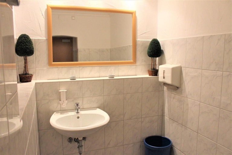 Bathroom 3, Hotel America, Kaiserslautern