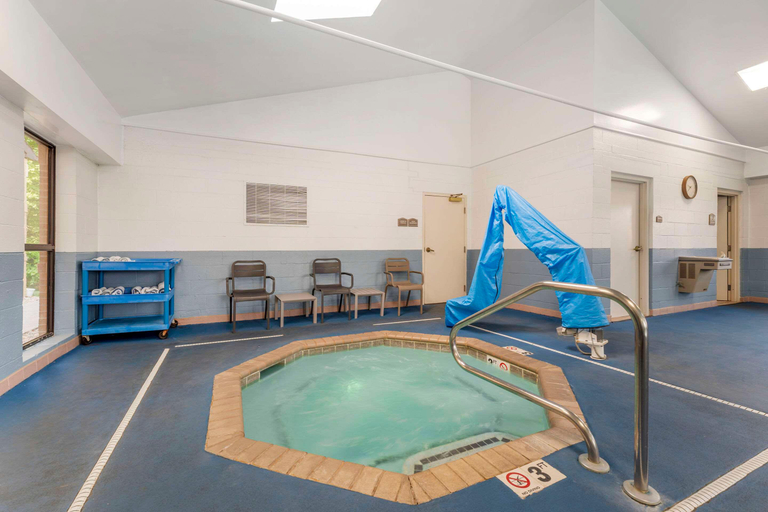 Sport & Beauty 2, Comfort Inn & Suites LaVale - Cumberland, Allegany