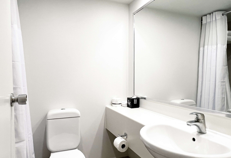 Bathroom 5, Sudima Lake Rotorua, Rotorua