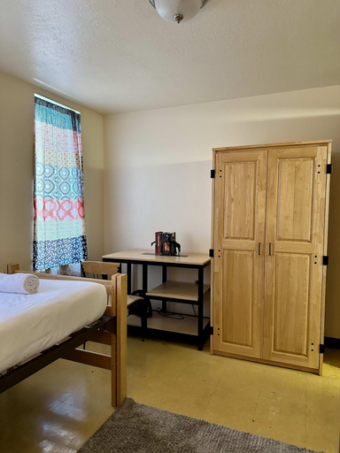 Bedroom 2, 6 Beds Downtown Apt Very Quick Walk Everywhere, Allegheny