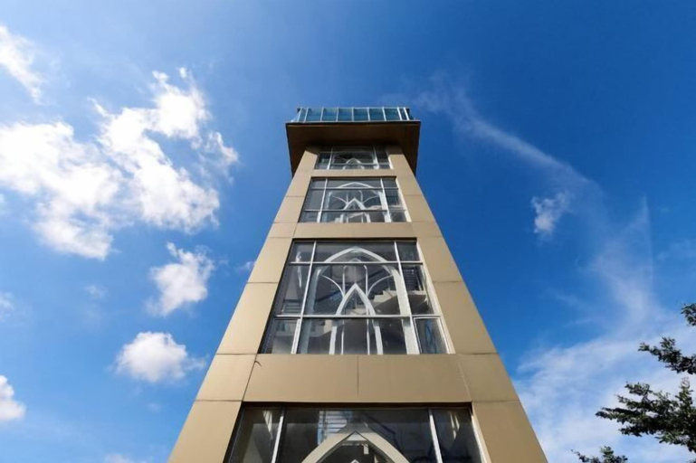 Exterior & Views 21