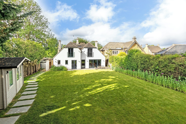 Exterior & Views 2, Stunning 5 Bed in the Centre of Bourton, Gloucestershire