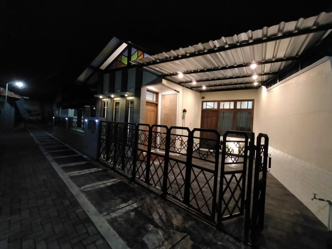 Exterior 5