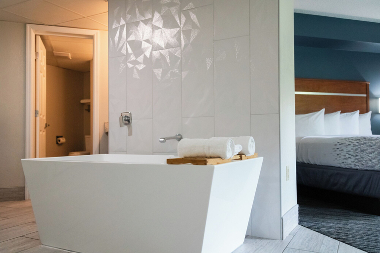 Bathroom 4, Twin Mountain Inn & Suites, Sevier