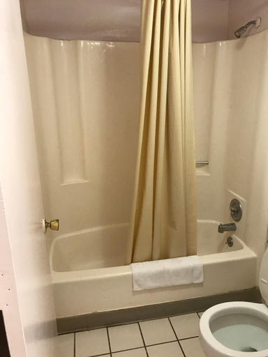 Bathroom 4, Enterprise Maingate Motel, Osceola