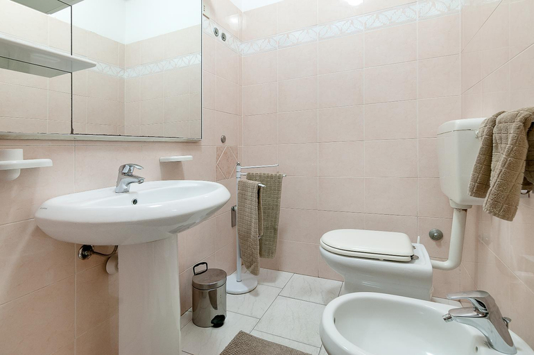 Bathroom, Cassiopea, Livorno