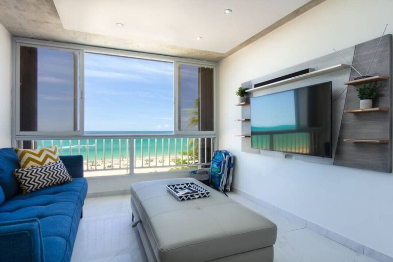 Room 4, Esperanza Beach 2BDR 2B Oceanfront Pool