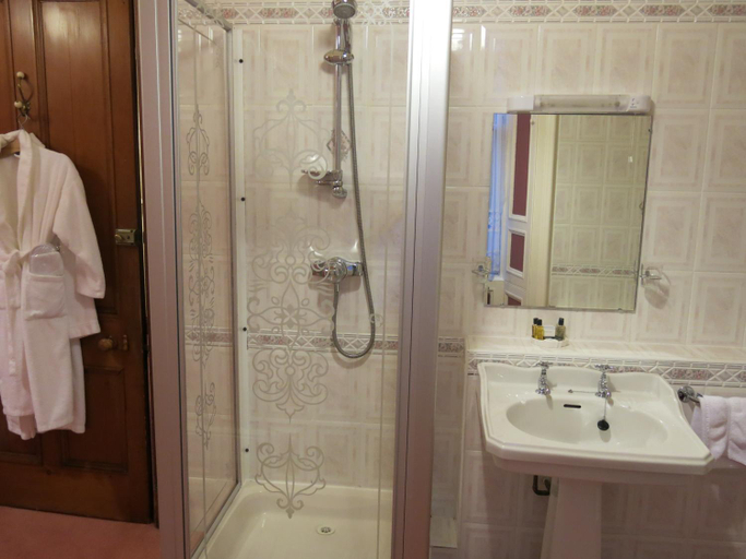 Bathroom 4, Pitlochry Dundarach Hotel, Perthshire and Kinross