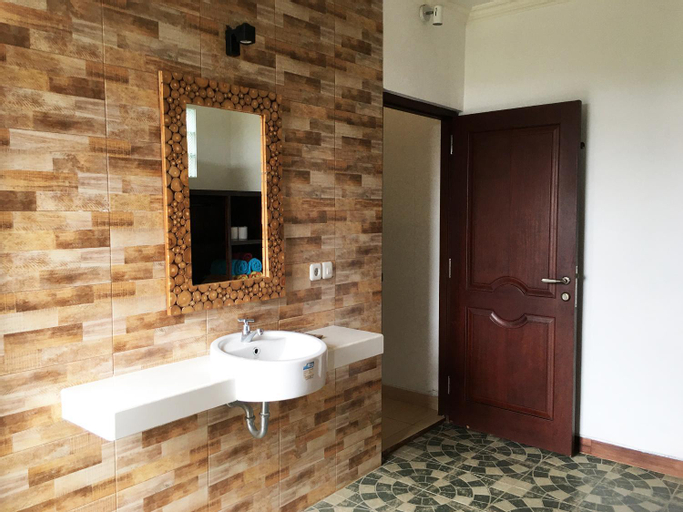 Bathroom 14