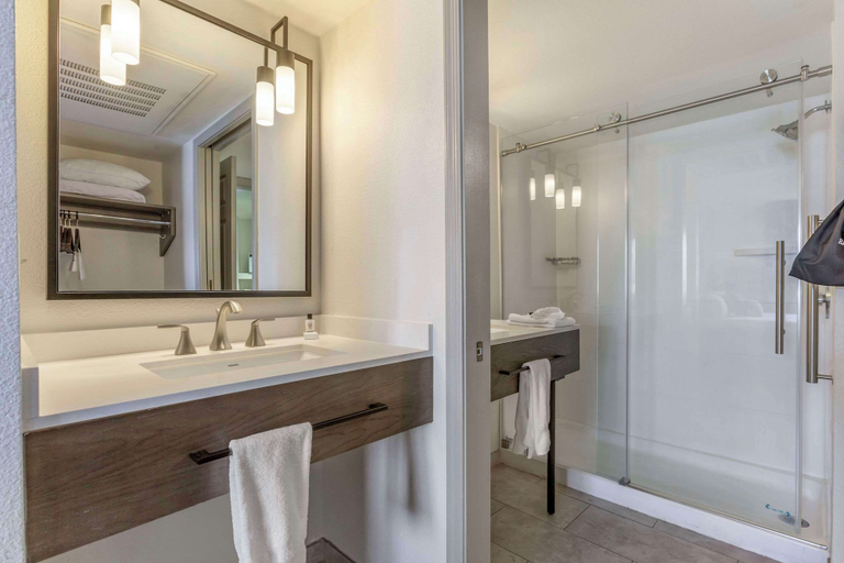 Bathroom 4, Windmill Suites Surprise - Phoenix, an Ascend Collection Hotel, Maricopa