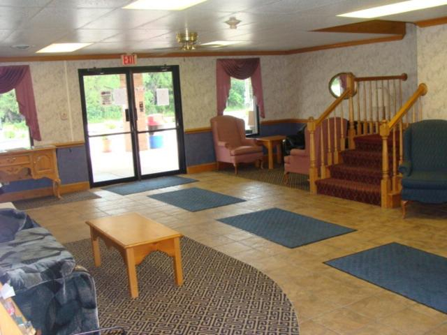 Others, USA Inns of America, Hall
