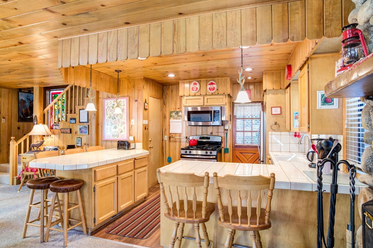 Facilities 2, 7 Cedar Lodge, Mariposa