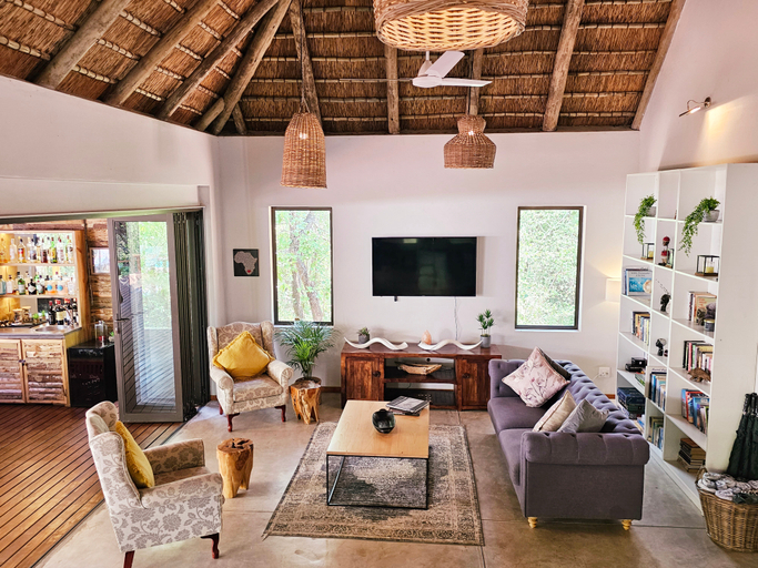 Public Area, Kingfisher Creek Safari Lodge, Mopani