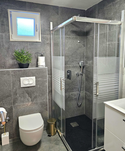 Bathroom 4, Villa Broč, Postira