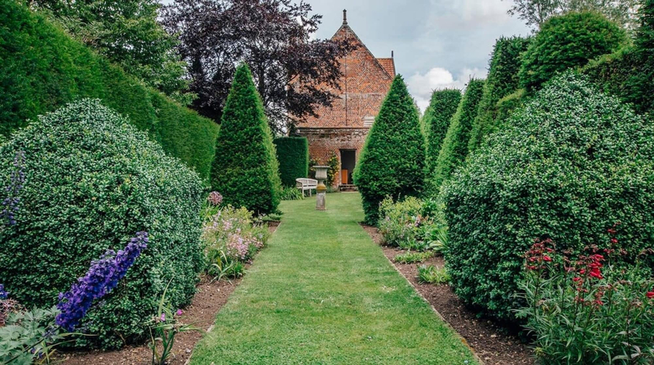 Room 2, Lavish Tudor Estate Gardens - Sleeps 25, Norfolk