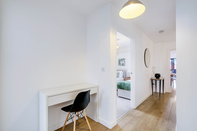 Others 5, Bovet 3 Bedroom 1 Bathroom Apartment, London