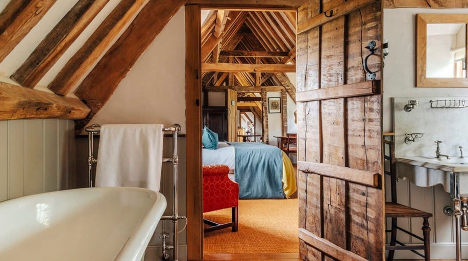Room 3, Lavish Tudor Estate Gardens - Sleeps 25, Norfolk