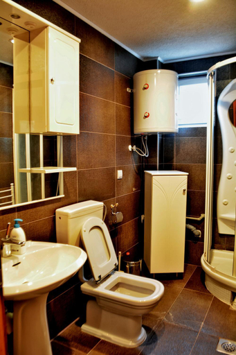 Bathroom 3, Apartments Elena