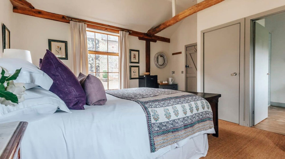 Room 4, Lavish Tudor Estate Gardens - Sleeps 25, Norfolk