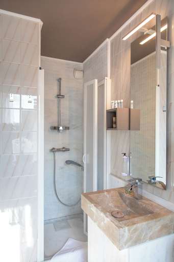 Bathroom 4, Hôtel Sedrez, Ille-et-Vilaine
