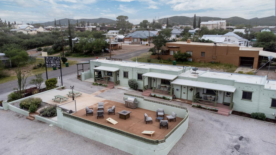 Others 4, Sagebrush Inn, Cochise