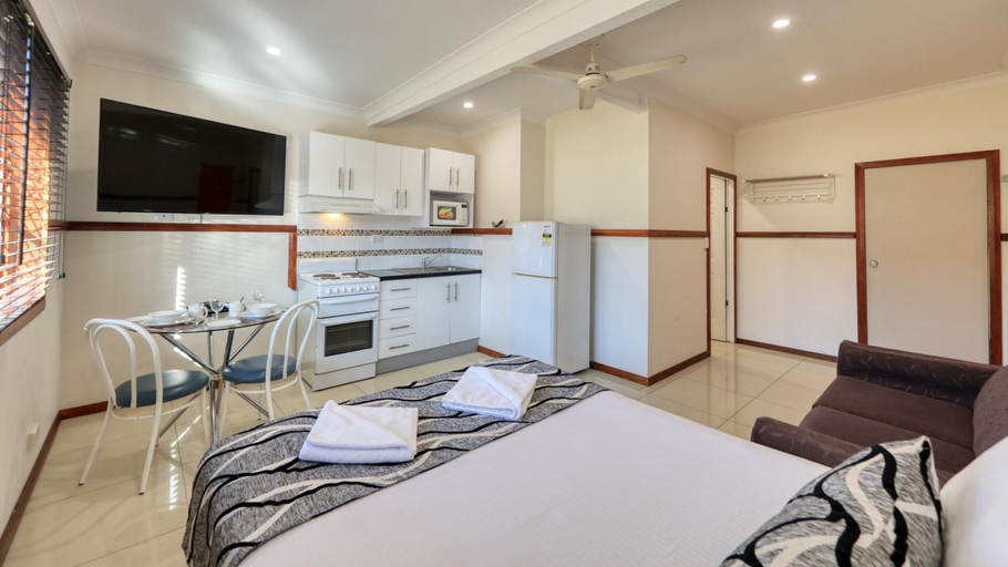 Bedroom 2, Across Country Motor Inn, Dubbo - Pt A