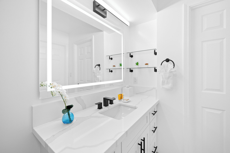 Bathroom 5, Premium Remodeled Condo in Waikiki with 2 Beds and Parking, Honolulu
