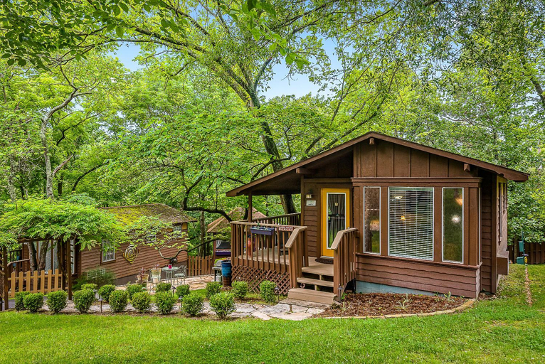 Others 2, The Woods Cabins, Carroll