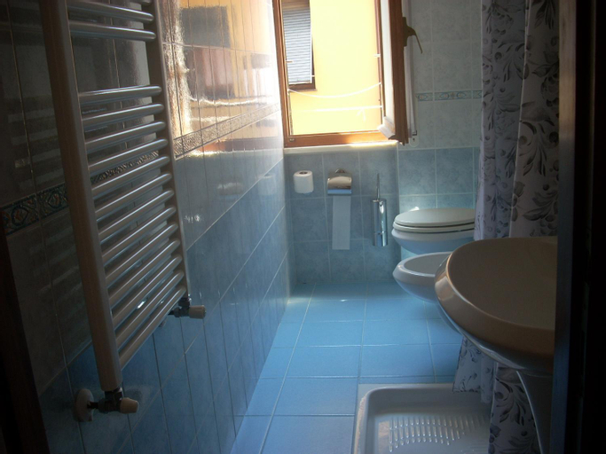 Bathroom 8