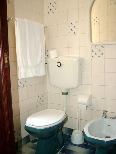 Others 3, Residencial Valentina, Lisbon