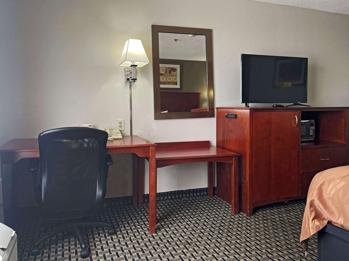 Bedroom 3, Quality Inn & Suites Cincinnati Sharonville, Cincinnati