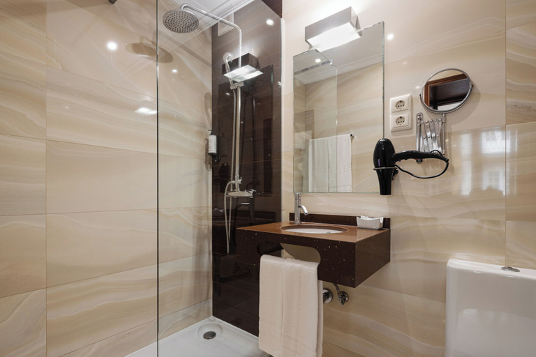 Bathroom 4, Hotel da Bolsa, Porto