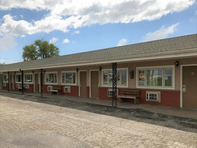 Others 5, Budget Inn, Pettis